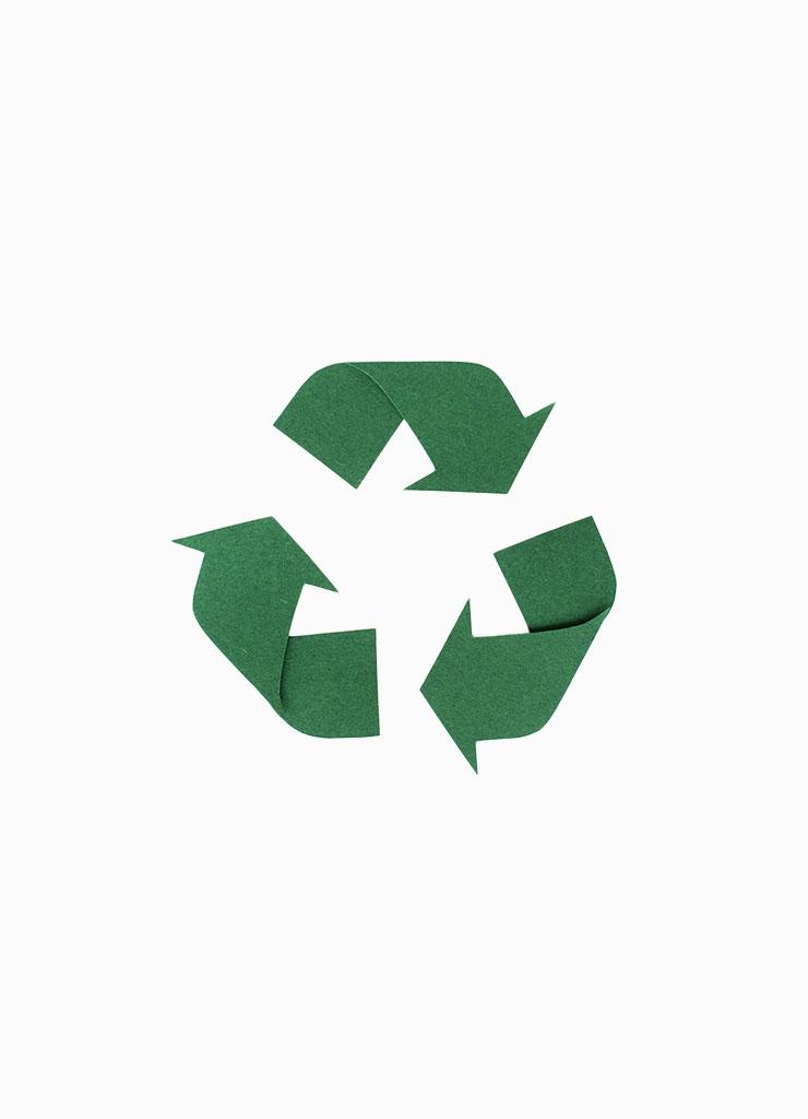 Simbolo universale del riciclo, fatto di carta