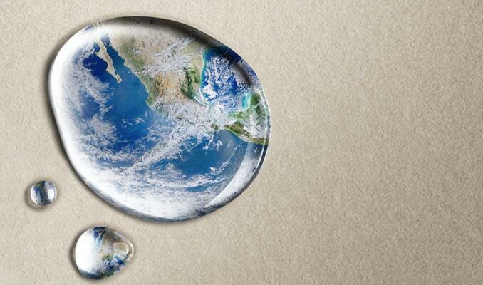 Immagine della terra vista dentro una goccia